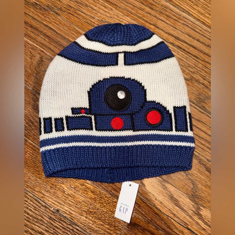 Toddler Star Wars R2D2 Beanie. NWT.